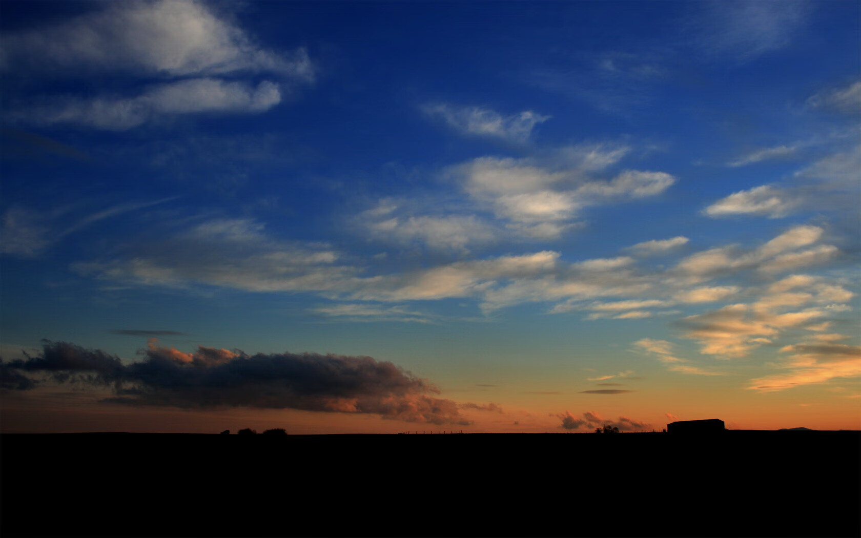 季后赛悬念升温，几支球队实力不相上下，季后赛球员